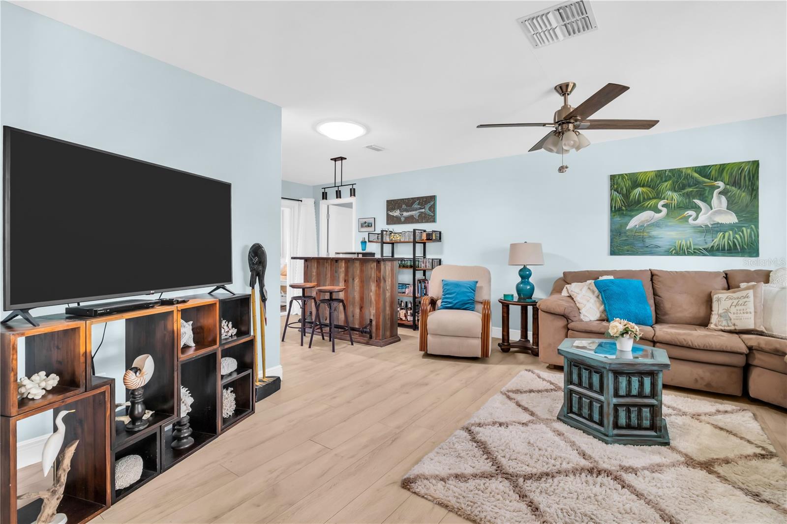 Plenty of wall space for the large television to enjoy all the games ~