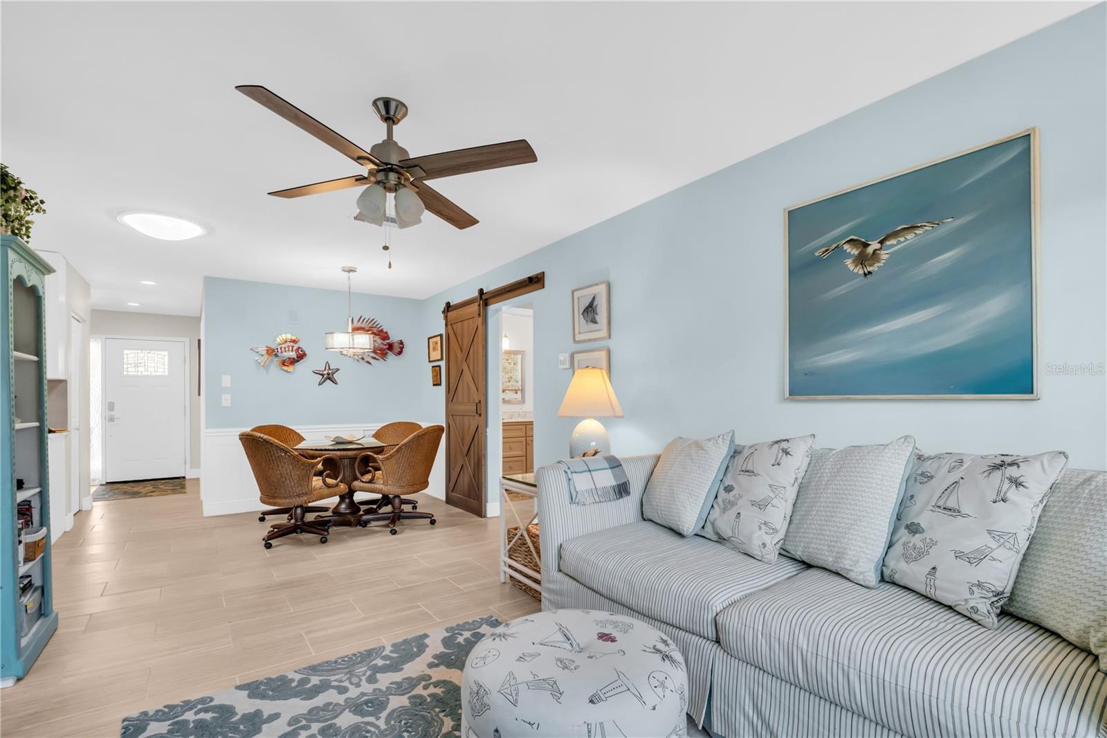 Cozy and comfy!! Note the nice fresh painted walls throughout. ~