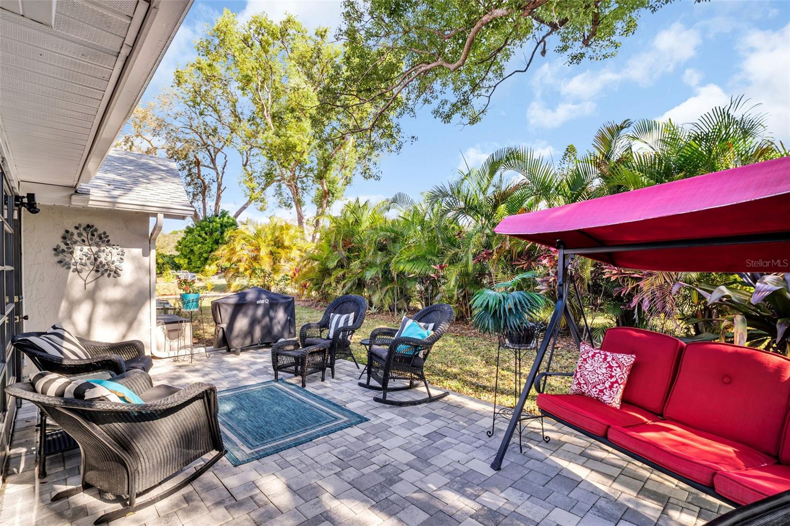 Just enough shade to cool in the hot summer ~