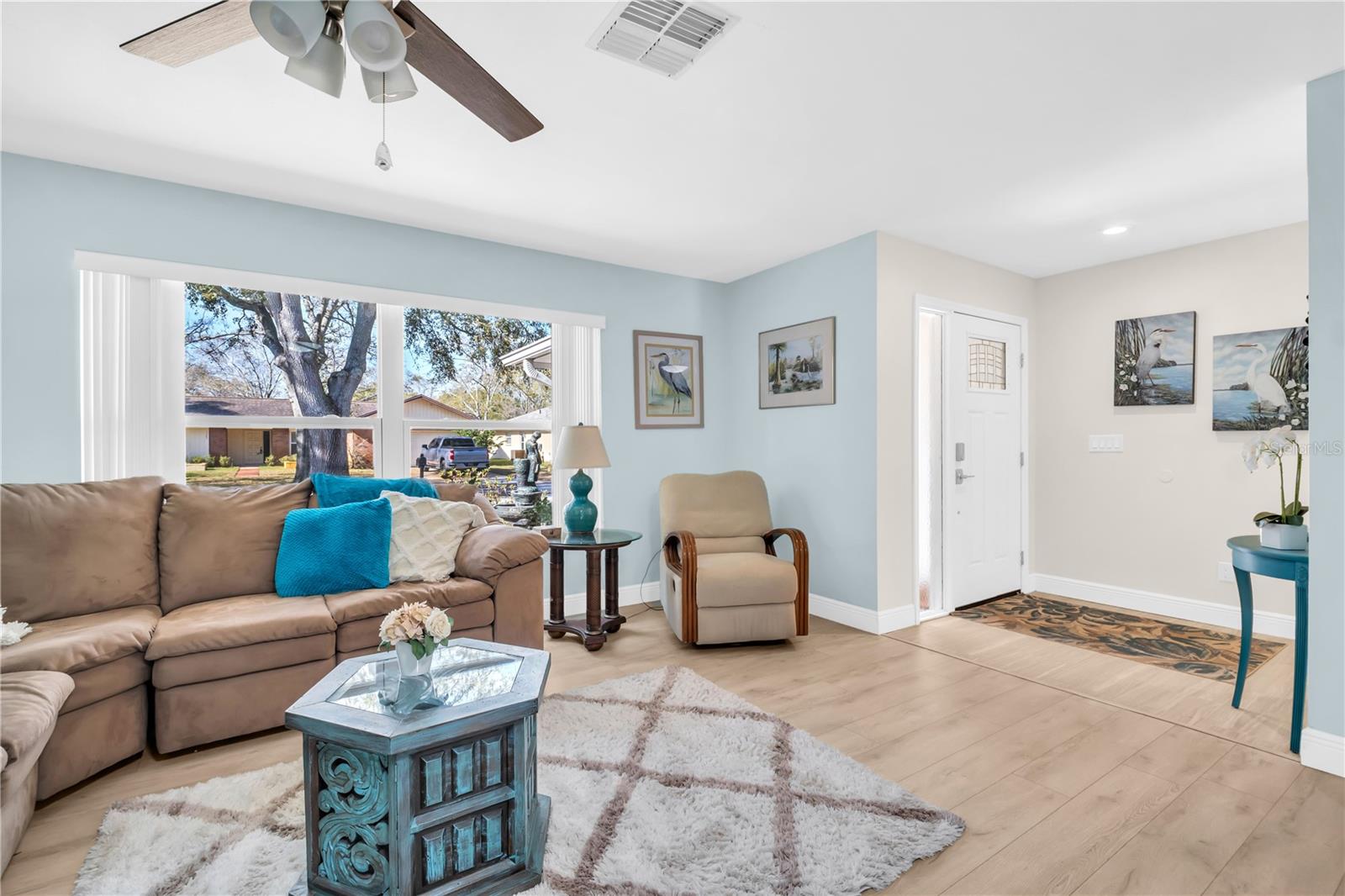 With a southern exposure, your living room entry area is always light and bright ~