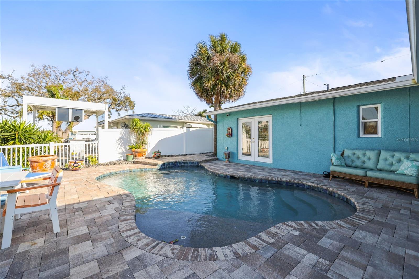 Free-Form Salt Water Pool w/Heater & Chiller