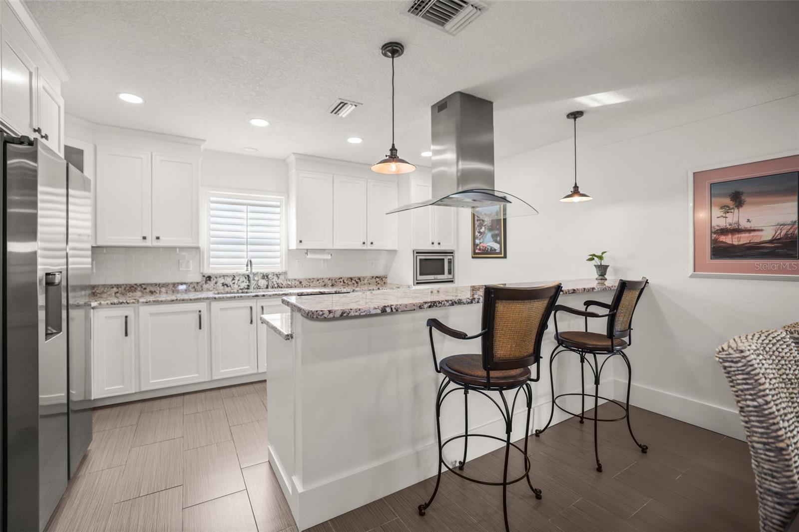 Kitchen with Island & Seating