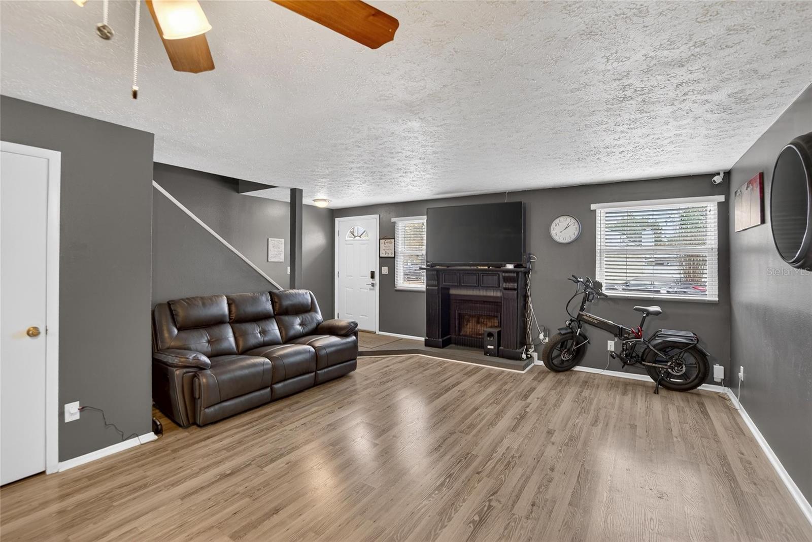 Living room/ Dinning Room