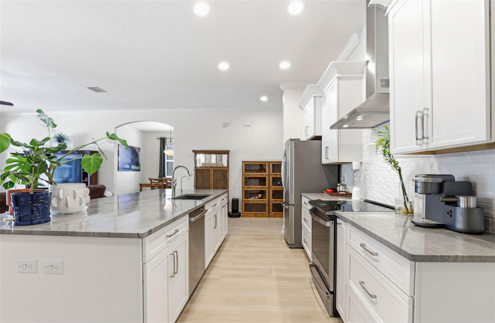 Kitchen: 42" Solid Wood Cabinets With Crown Molding