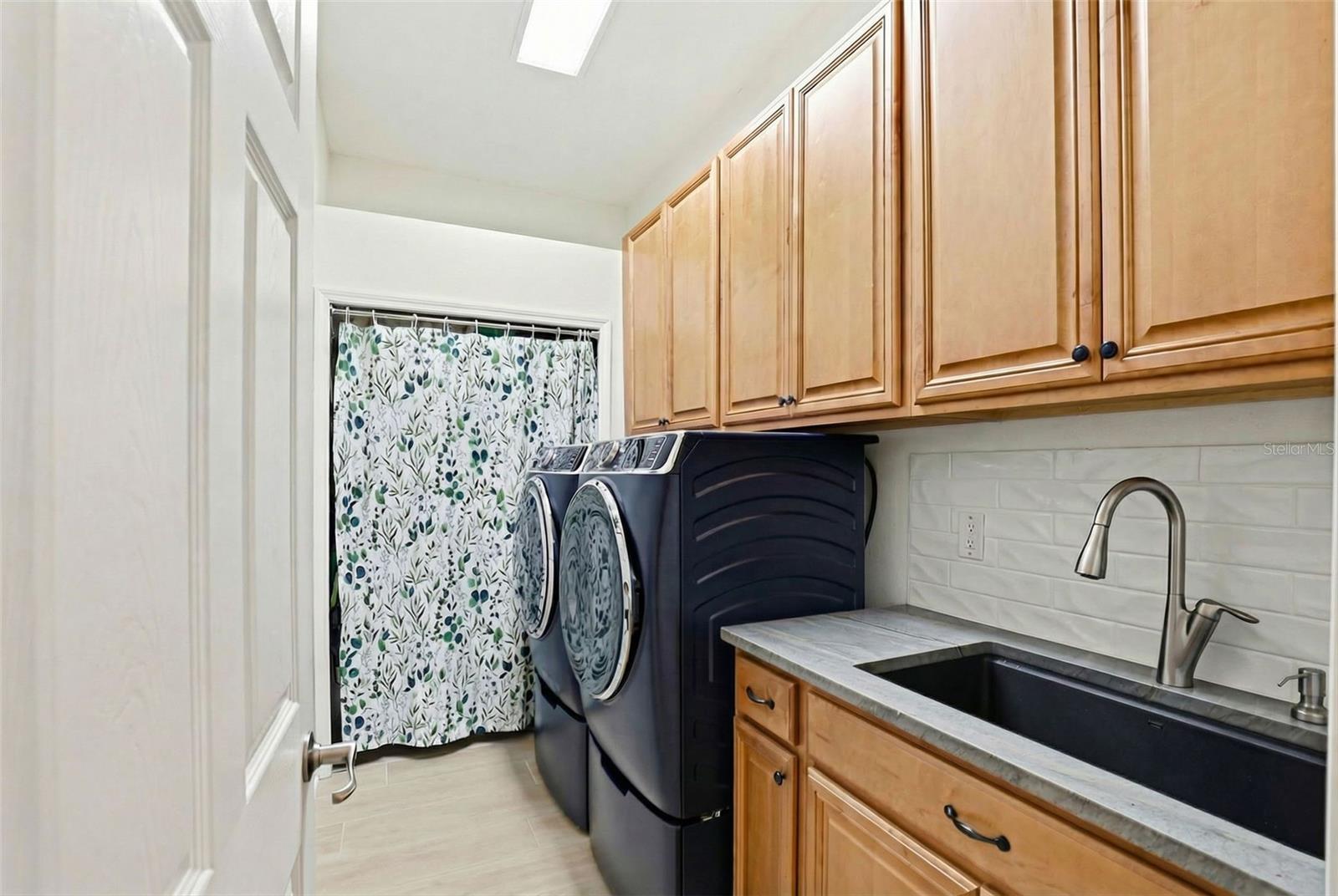 Laundry Room-Upper & Lower Cabinets/Sink/Tile