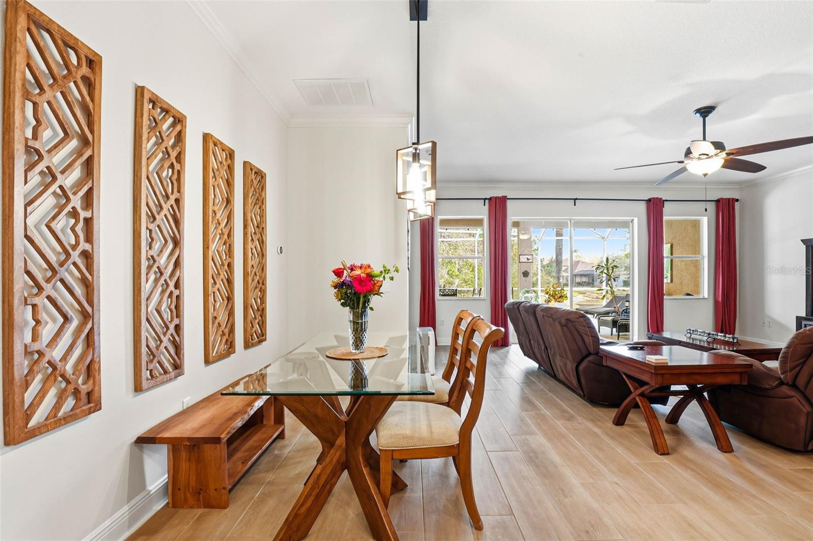 Dinette/Eat-In Kitchen Space