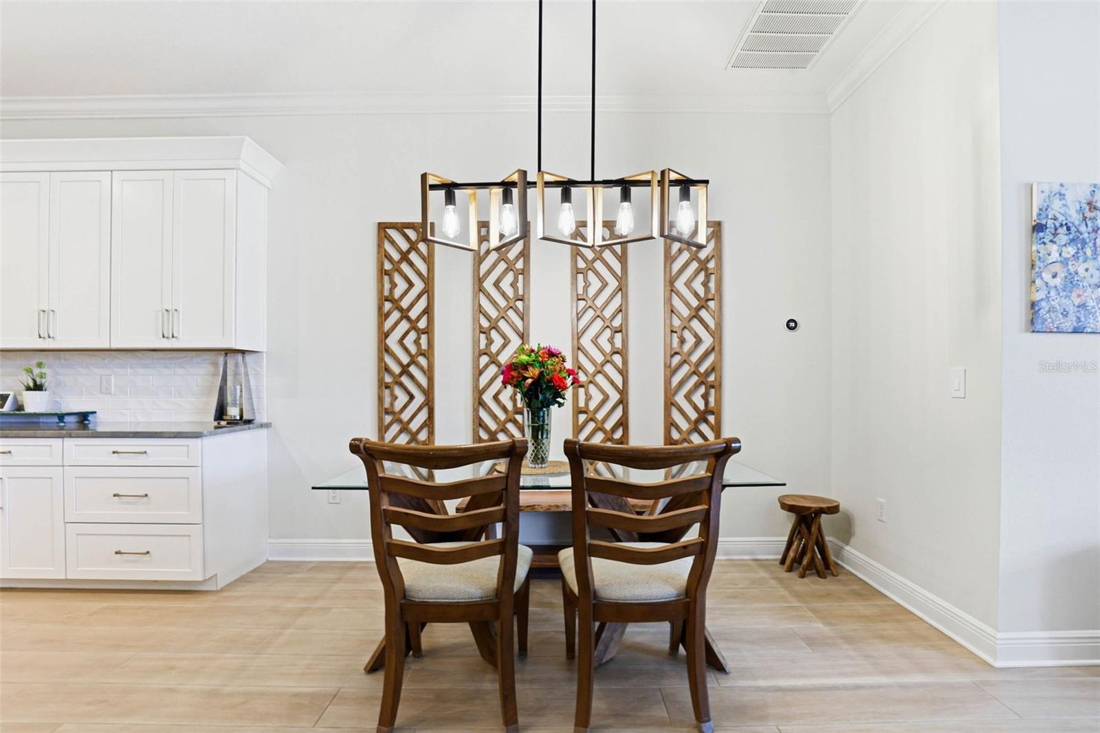 Dinette/Eat-In Kitchen Space