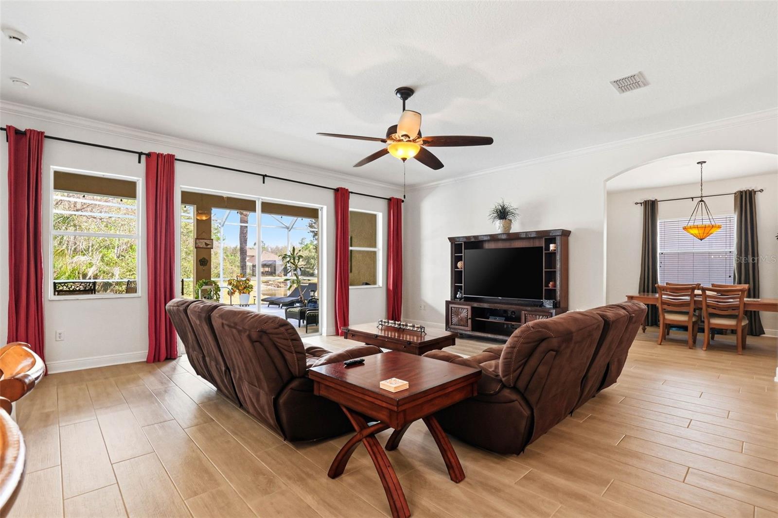 Living Room-Crown Molding