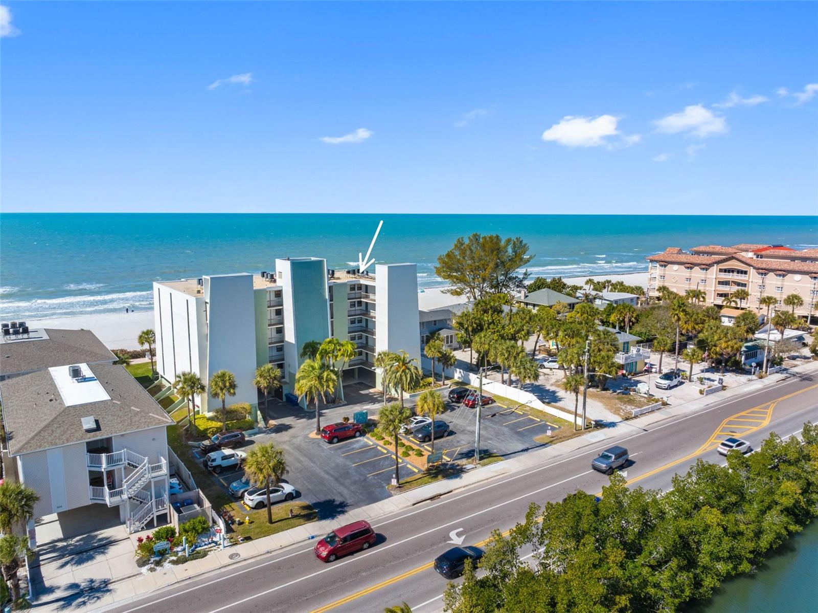 ..Pelicans Cove - Top Floor - Corner Unit  #505 - Direct Gulf Front..