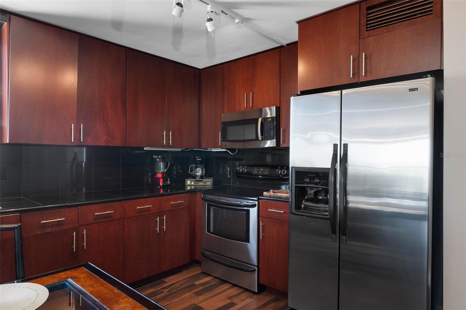 ... CONDO 505 SHOWS WELL -- BRING YOUR TOOTHBRUSH AND YOU ARE ALL SET....