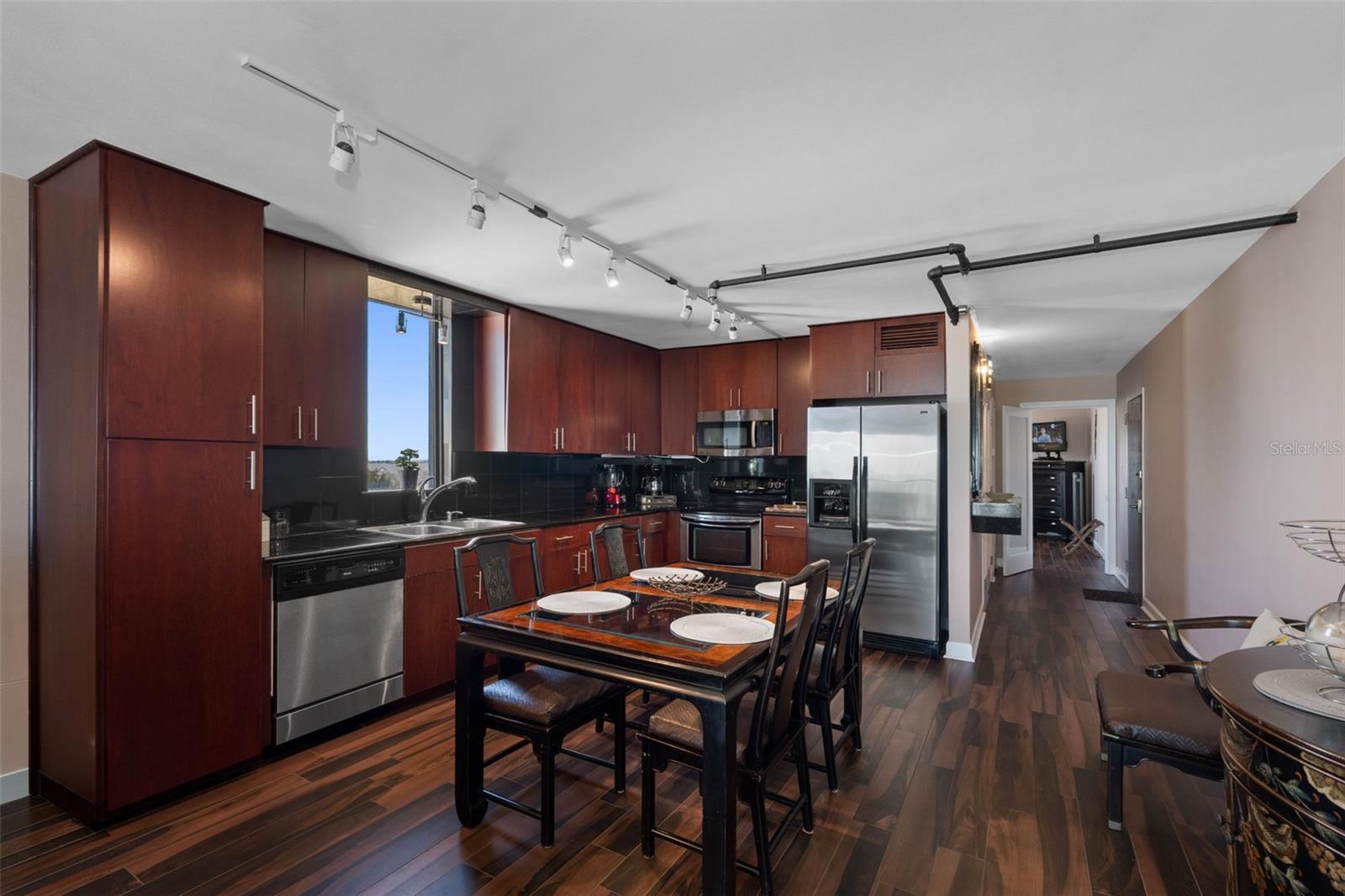 .. BEAUTIFUL SHOT OF KITCHEN AREA..HALLWAY ON RIGHT  TO BEDROOM -  PERFECT 1031 STEPPING STONE..