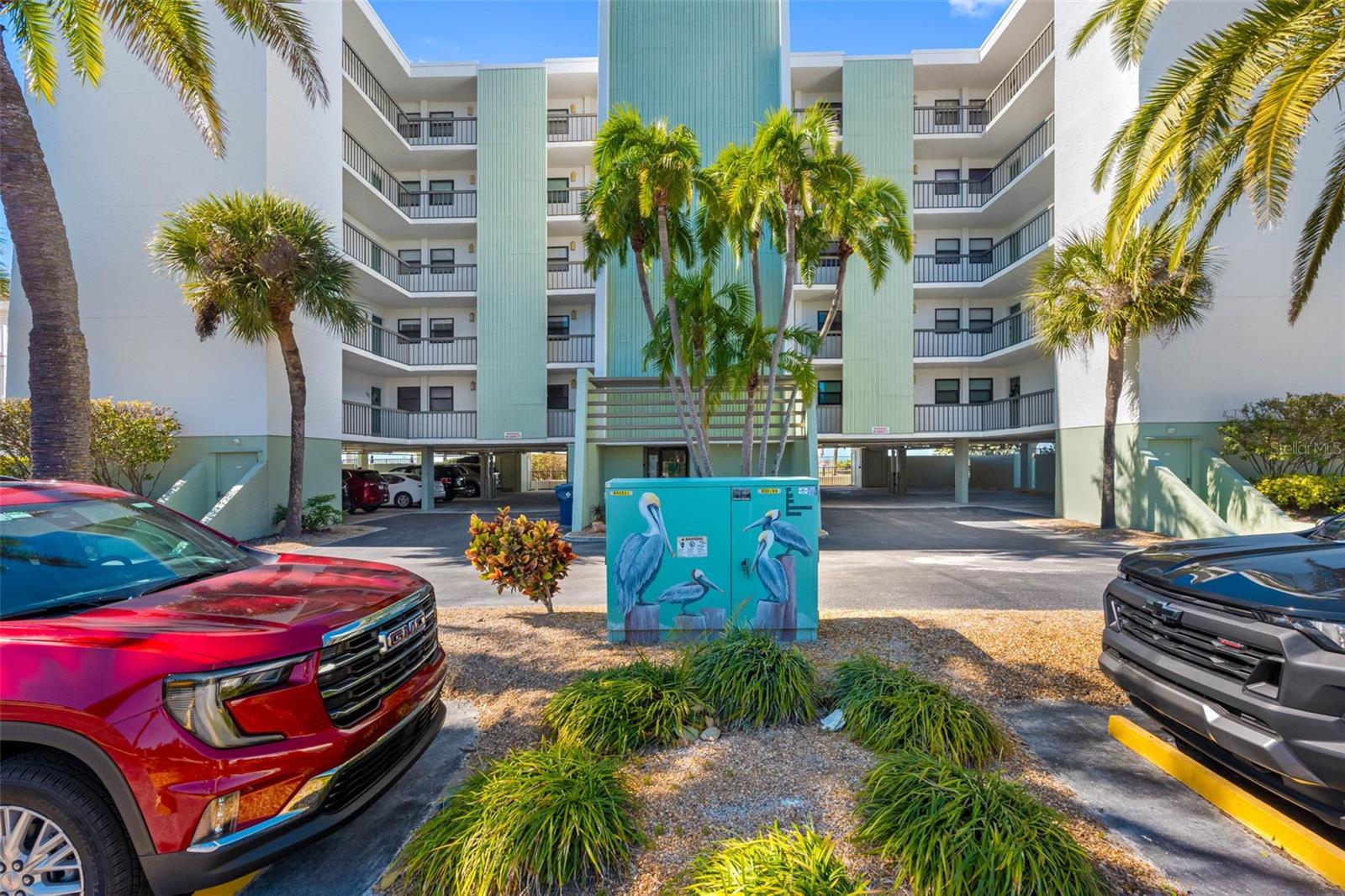 ... TWO WEEK MINIMUM RENTAL --- DIRECT GULF FRONT - TOP FLOOR - CORNER UNIT # 505.. PERFECT BEACH PAD..