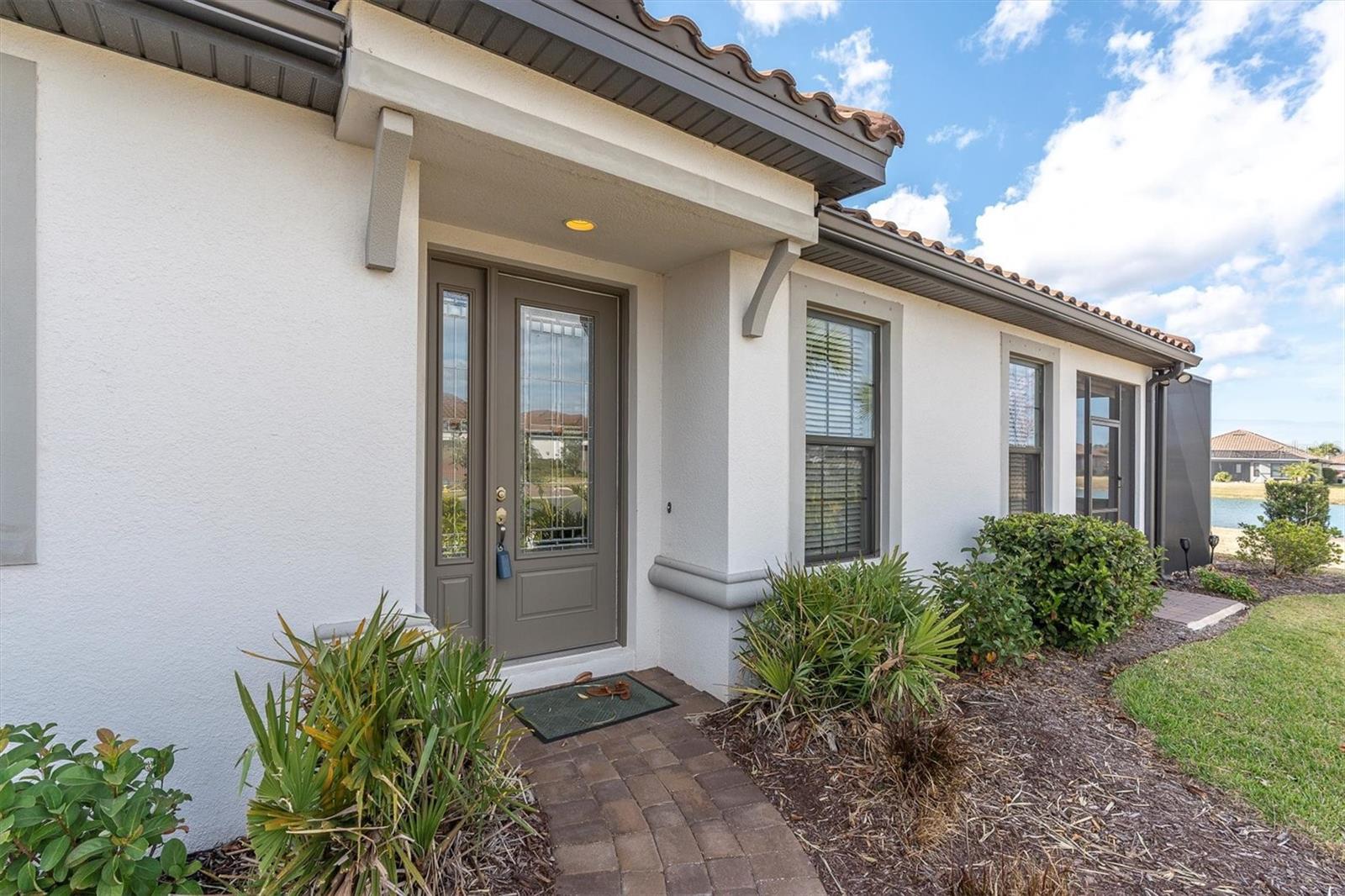 BEAUTIFUL CURB APPEAL