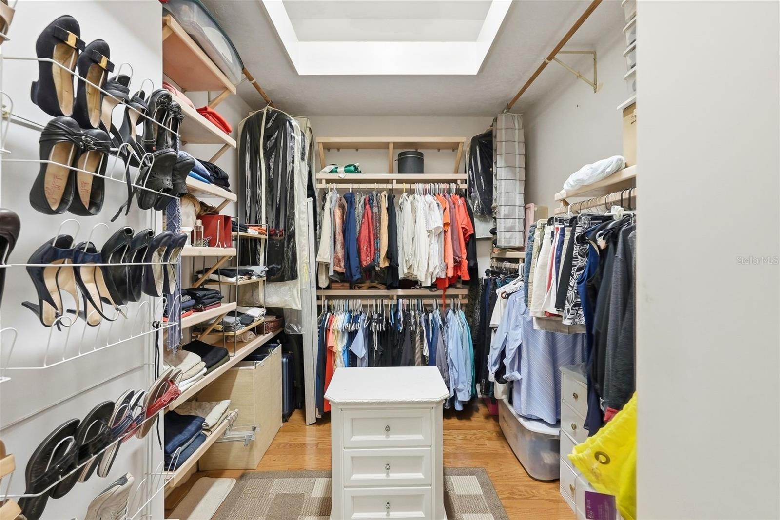 Walk-in Closet 1