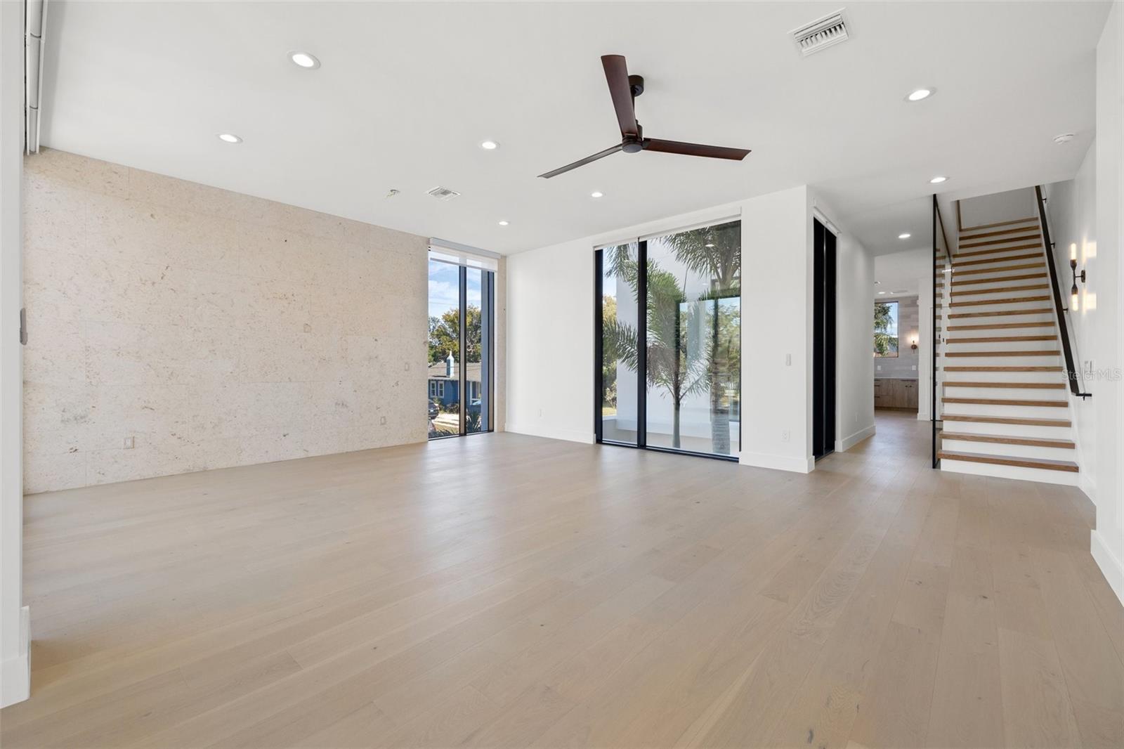 living room / dining