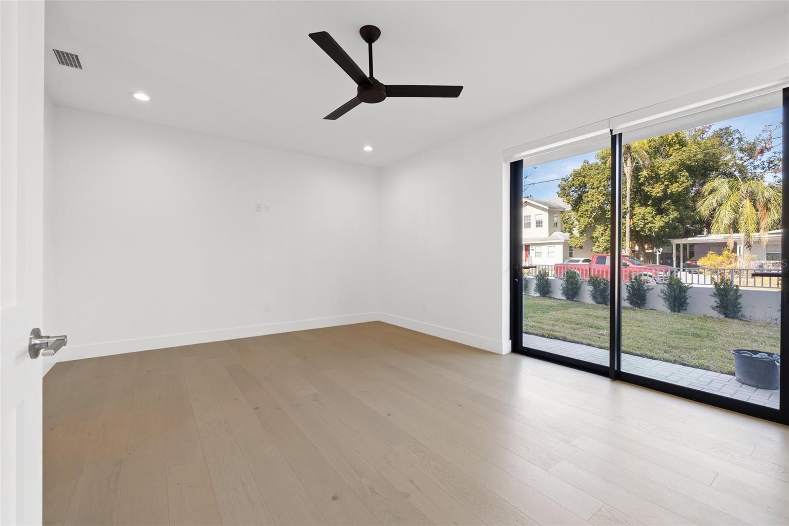 bedroom/entertainment room