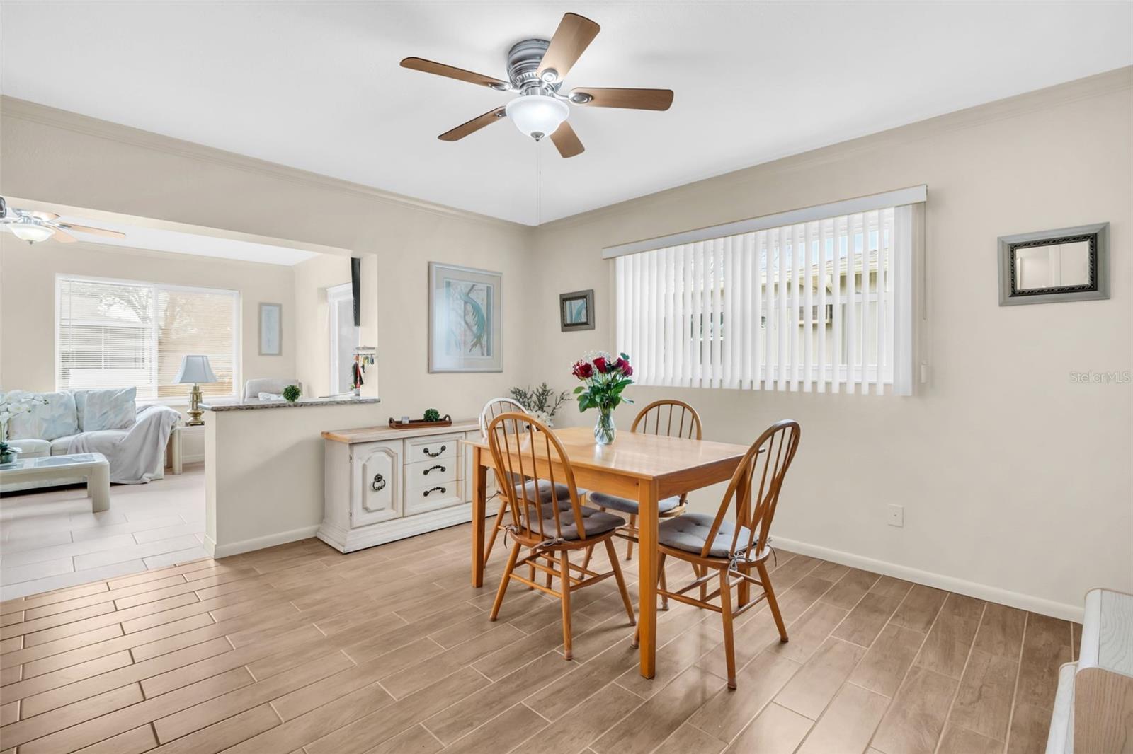 Perfect space for large family meals & entertaining, and open to Florida room~