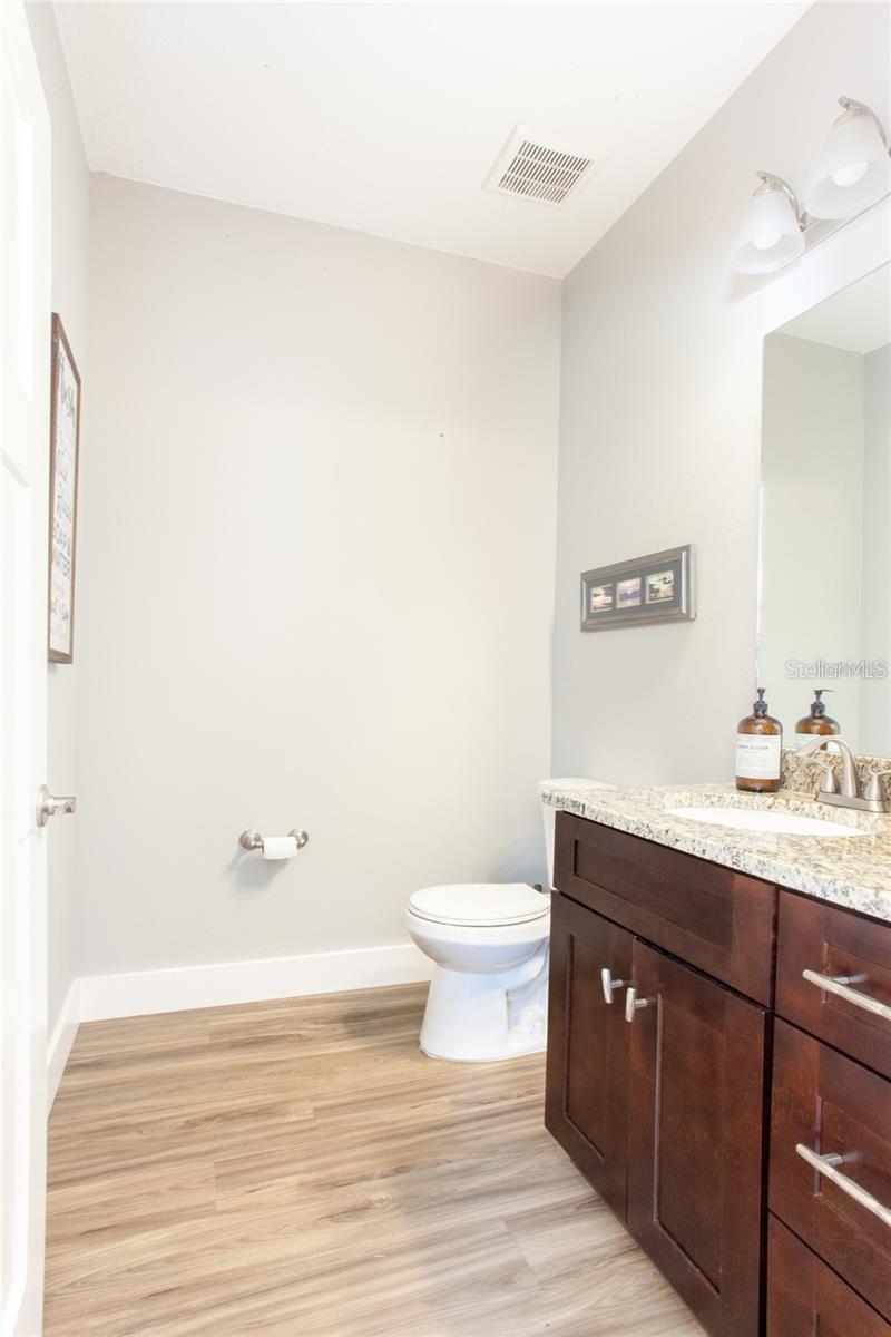 Living level 1/2 bath