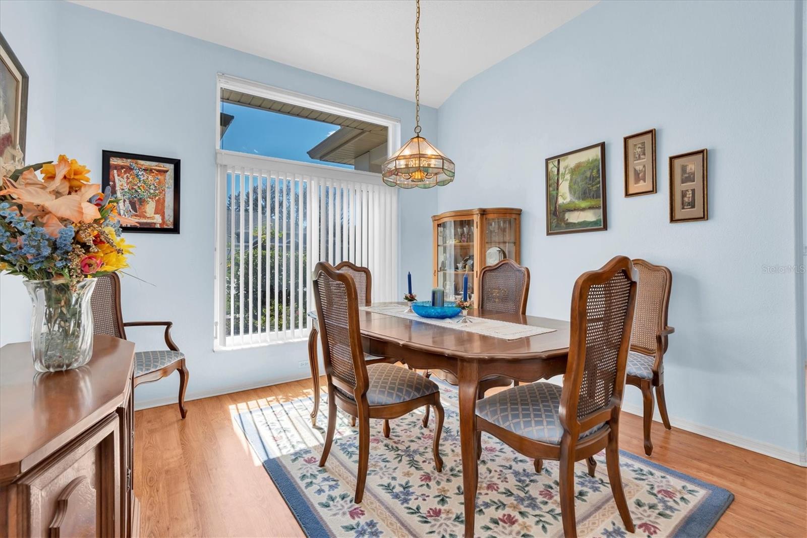 Dining Room - Laminate floors