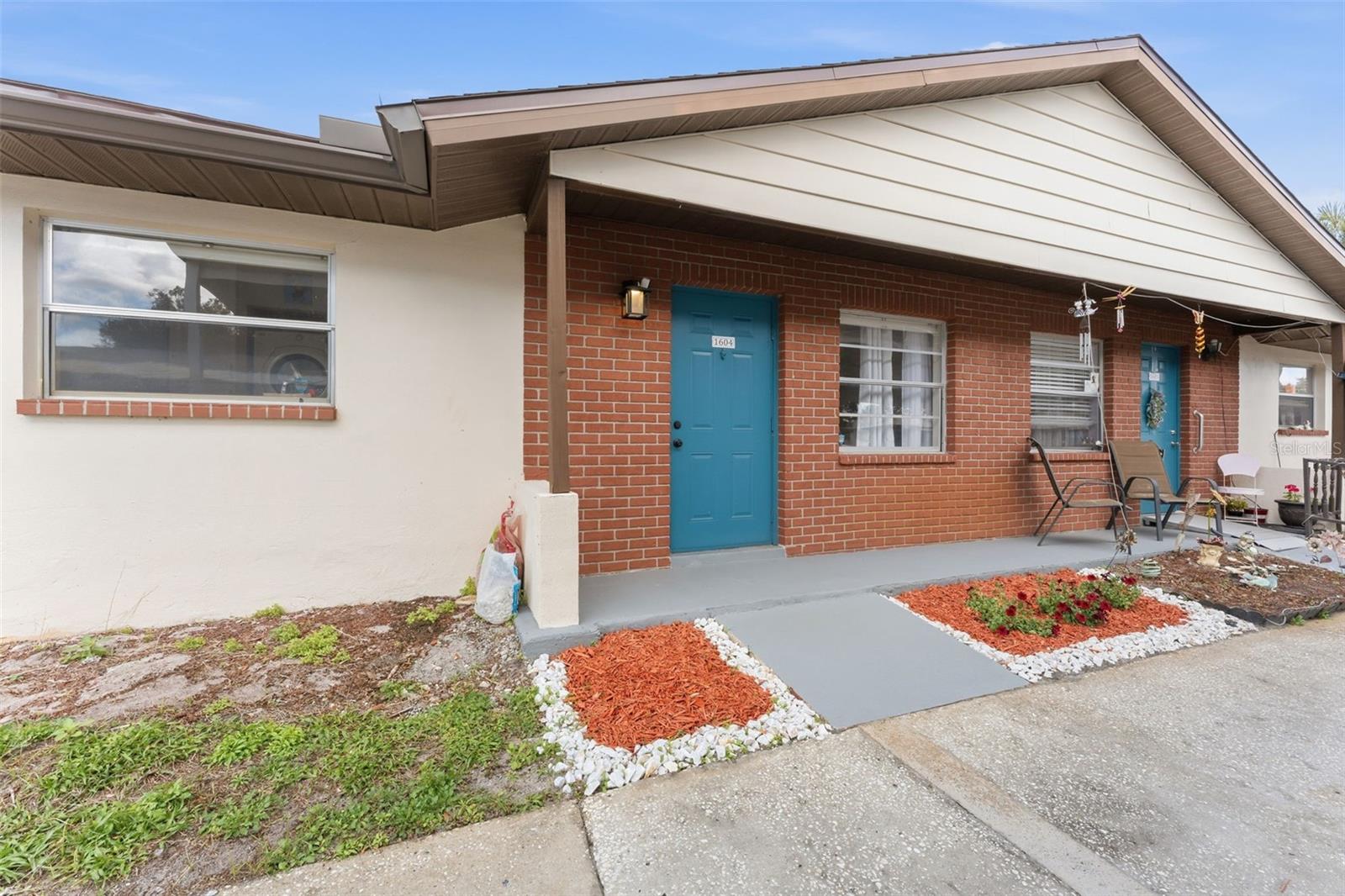 Bright, well-maintained exterior.