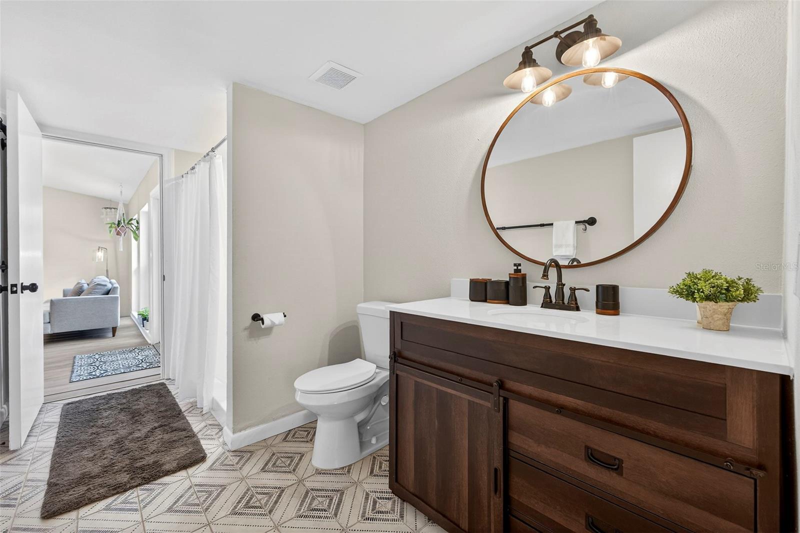 Spacious 2nd bathroom