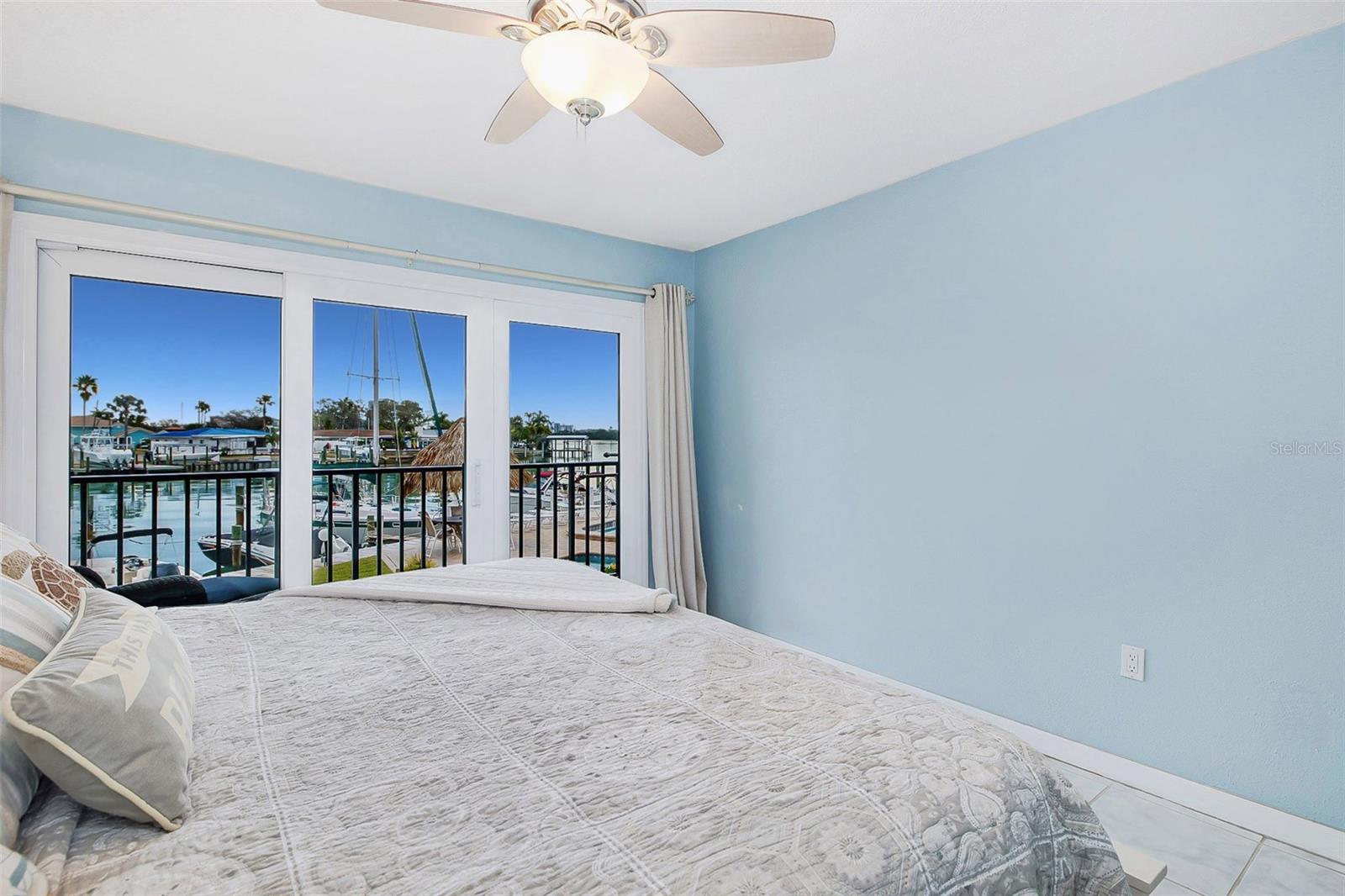 King sized Bedroom with Walk-in closet an Balcony access.