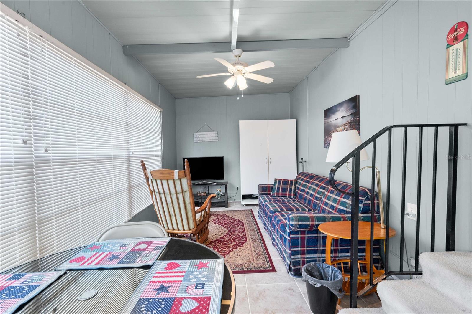 Florida room has nice tile flooring.