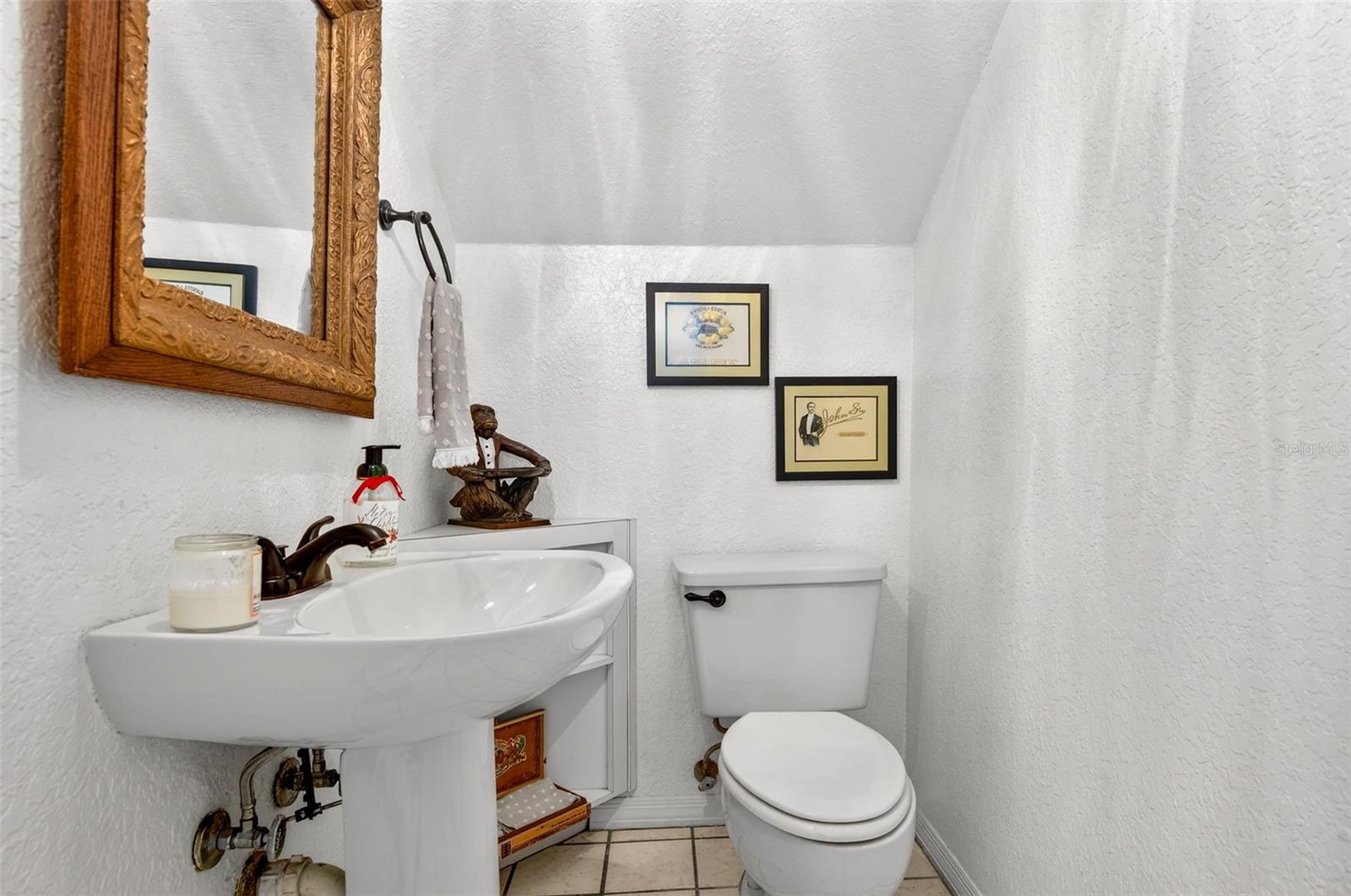 Half bathroom on ground floor