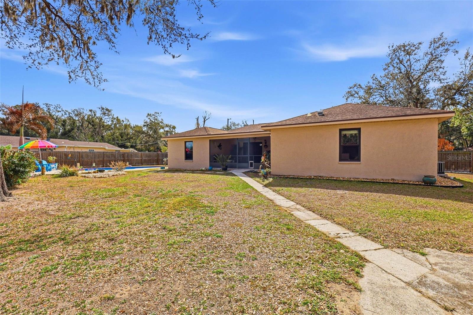 Separate workshop/garage