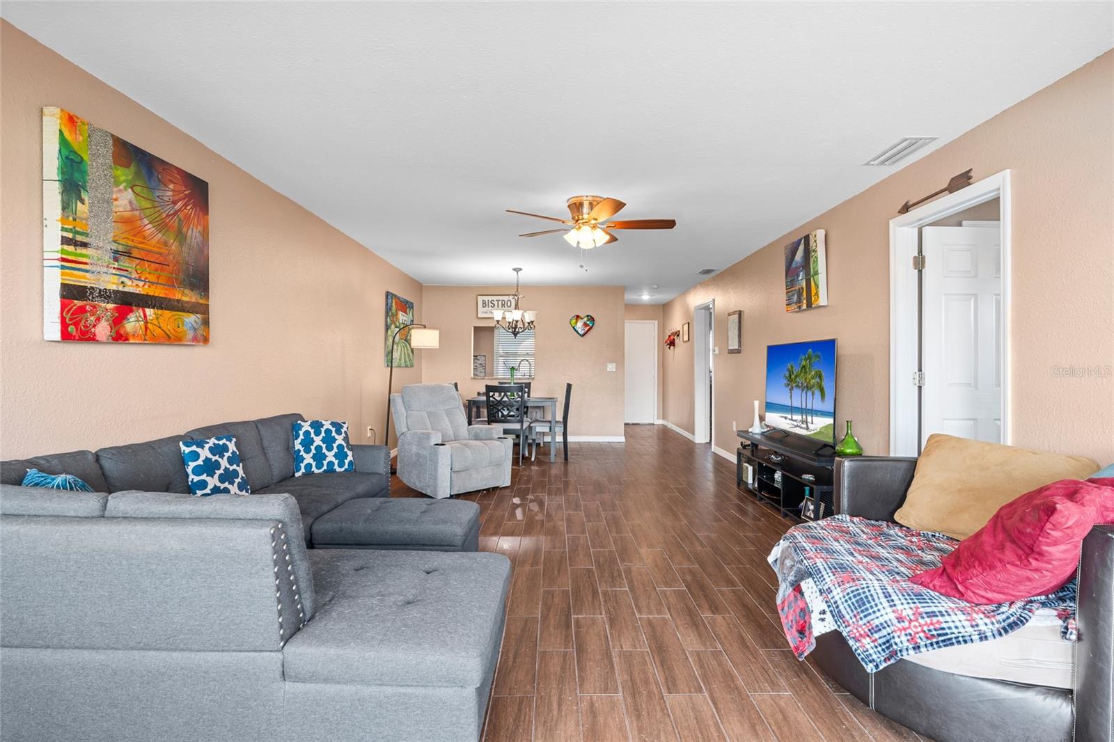 Living room/Dining room