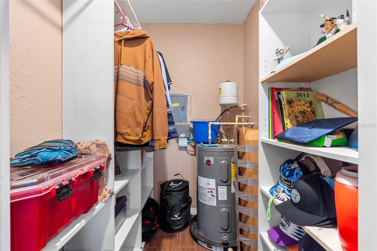 Walk in closet 2nd bedroom