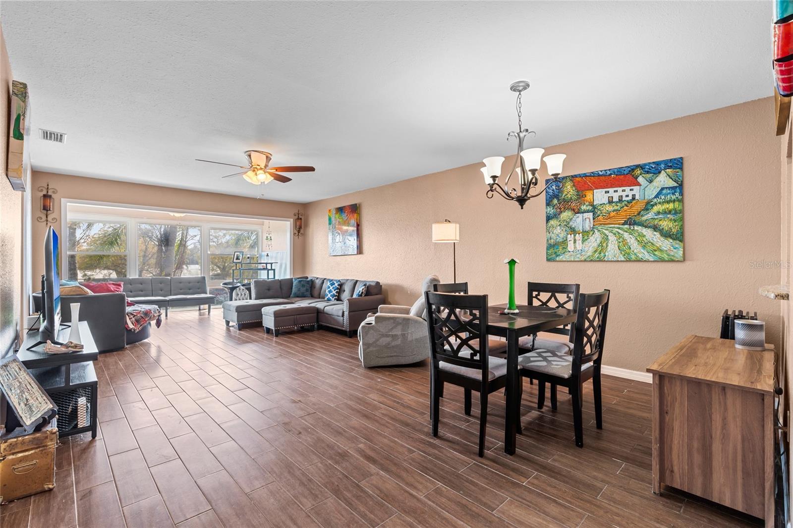 Dining room/Living room