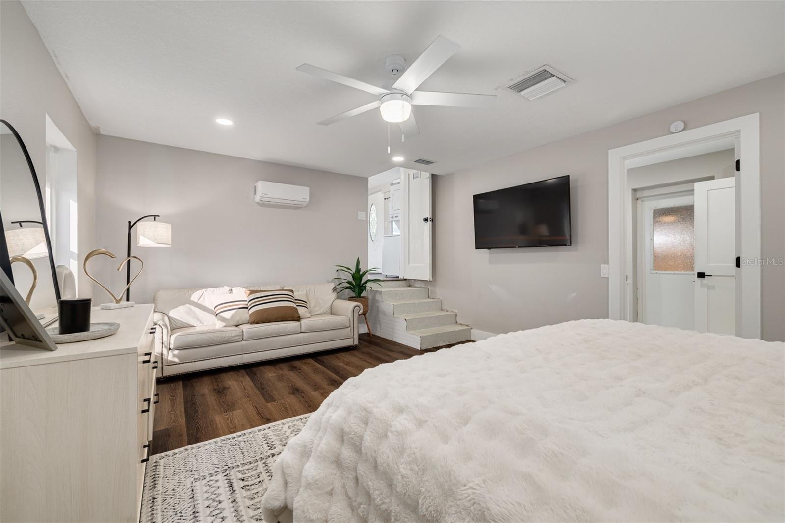 Primary / In-law suite