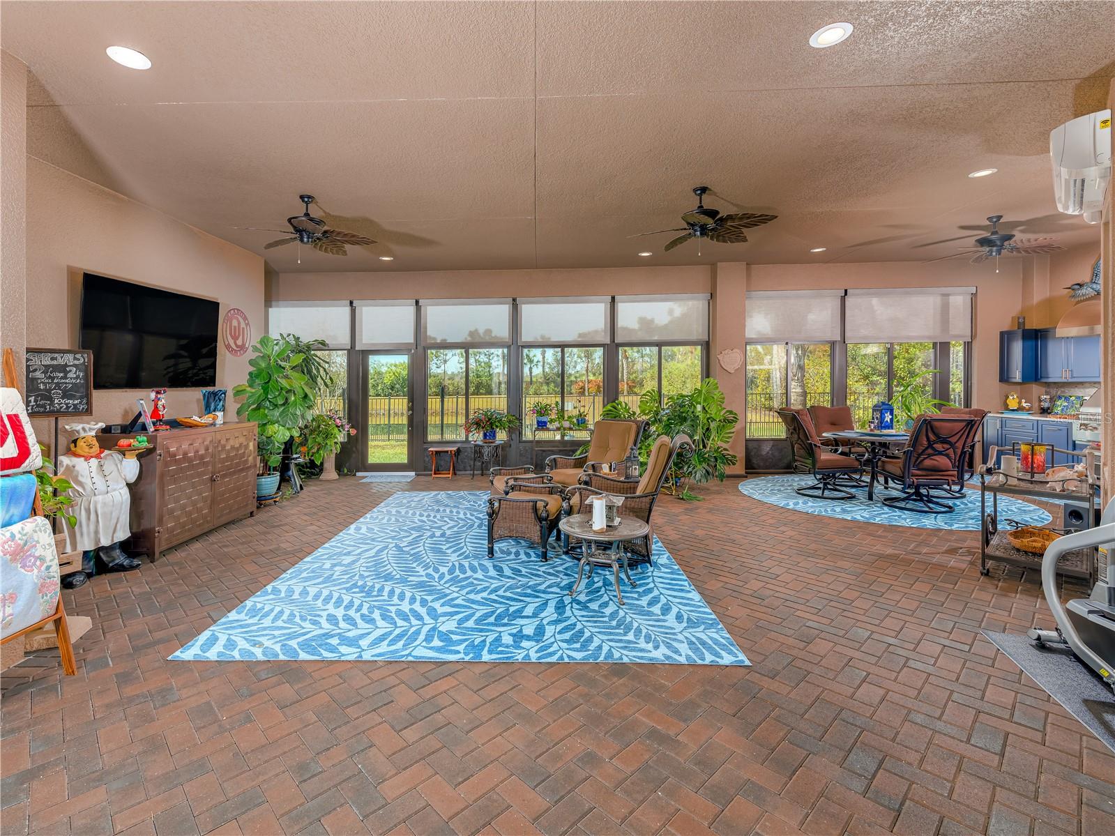 750+ Sq. Ft. Florida Room