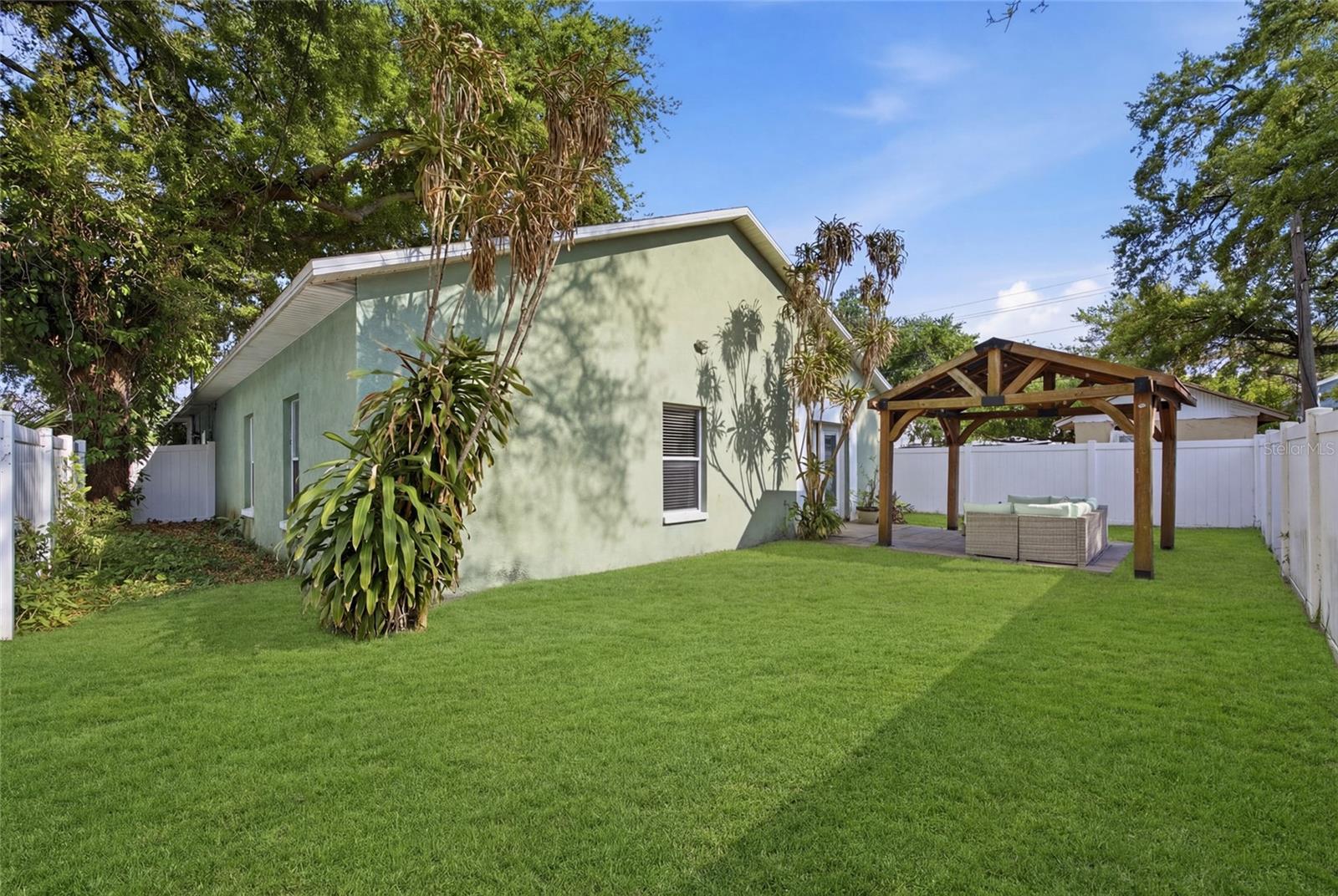 Grass has been enhanced by AI for visualization purposes.