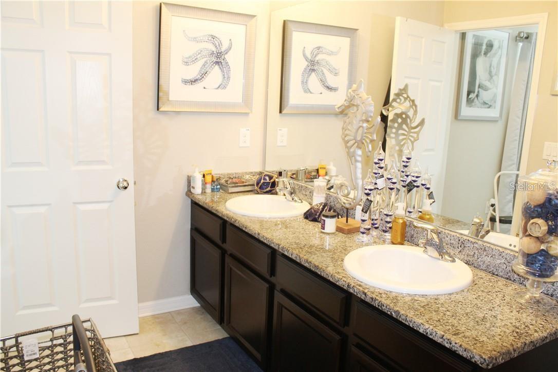 Primary Ensuite Dual Sinks