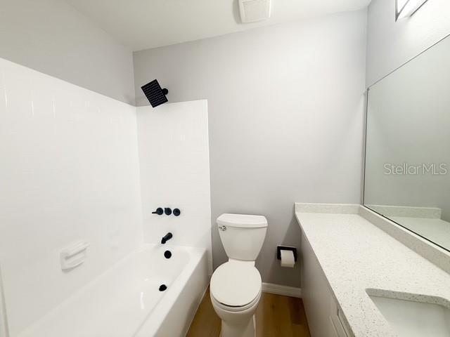 Primary en-suite Bathroom