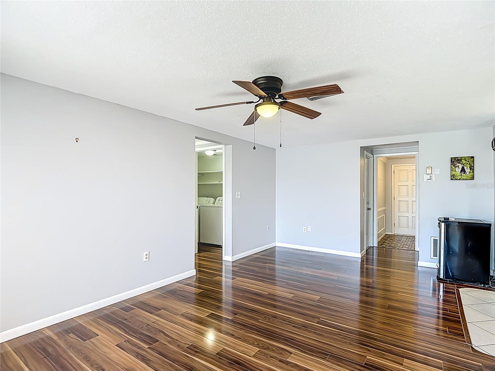 Dinning room/ Bonus room