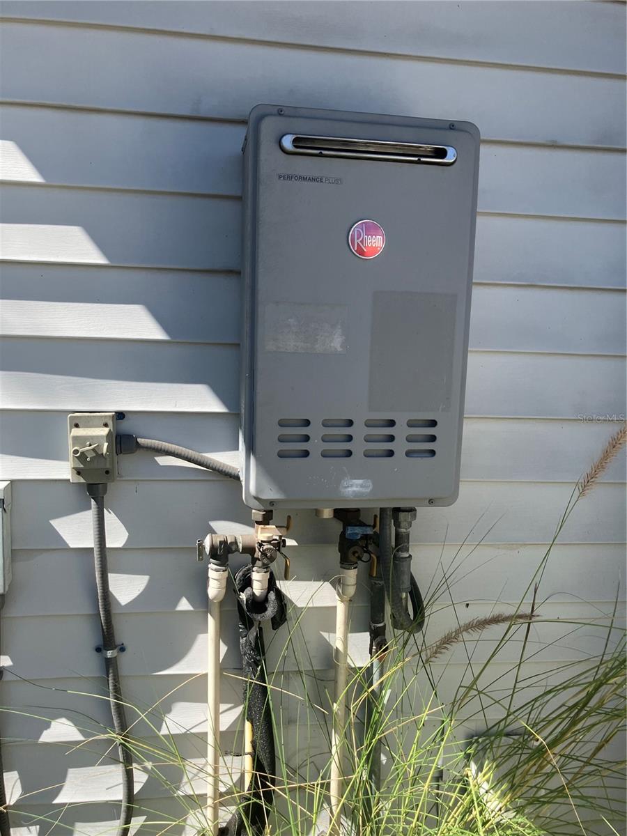 Tankless gas Hot Water