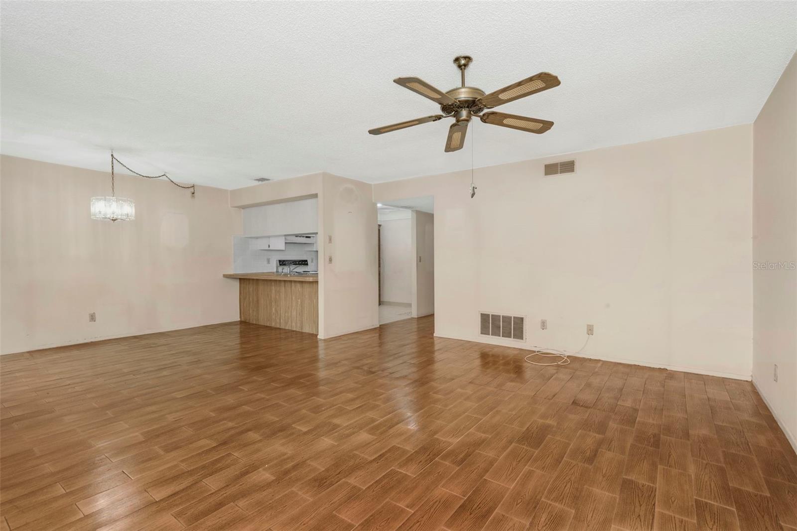 Living room/dining room