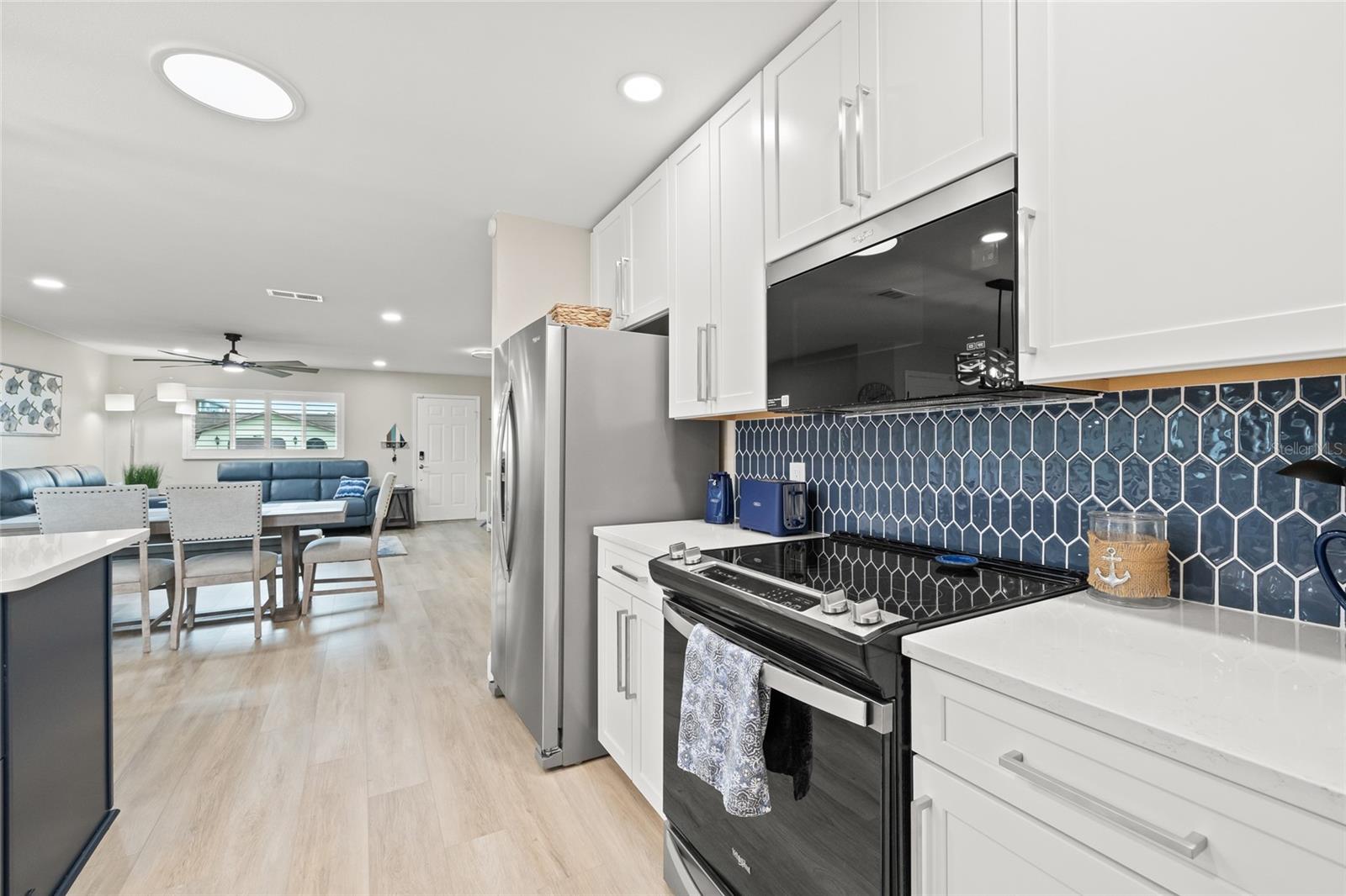 Beautiful Back Splash with a Pop of Color