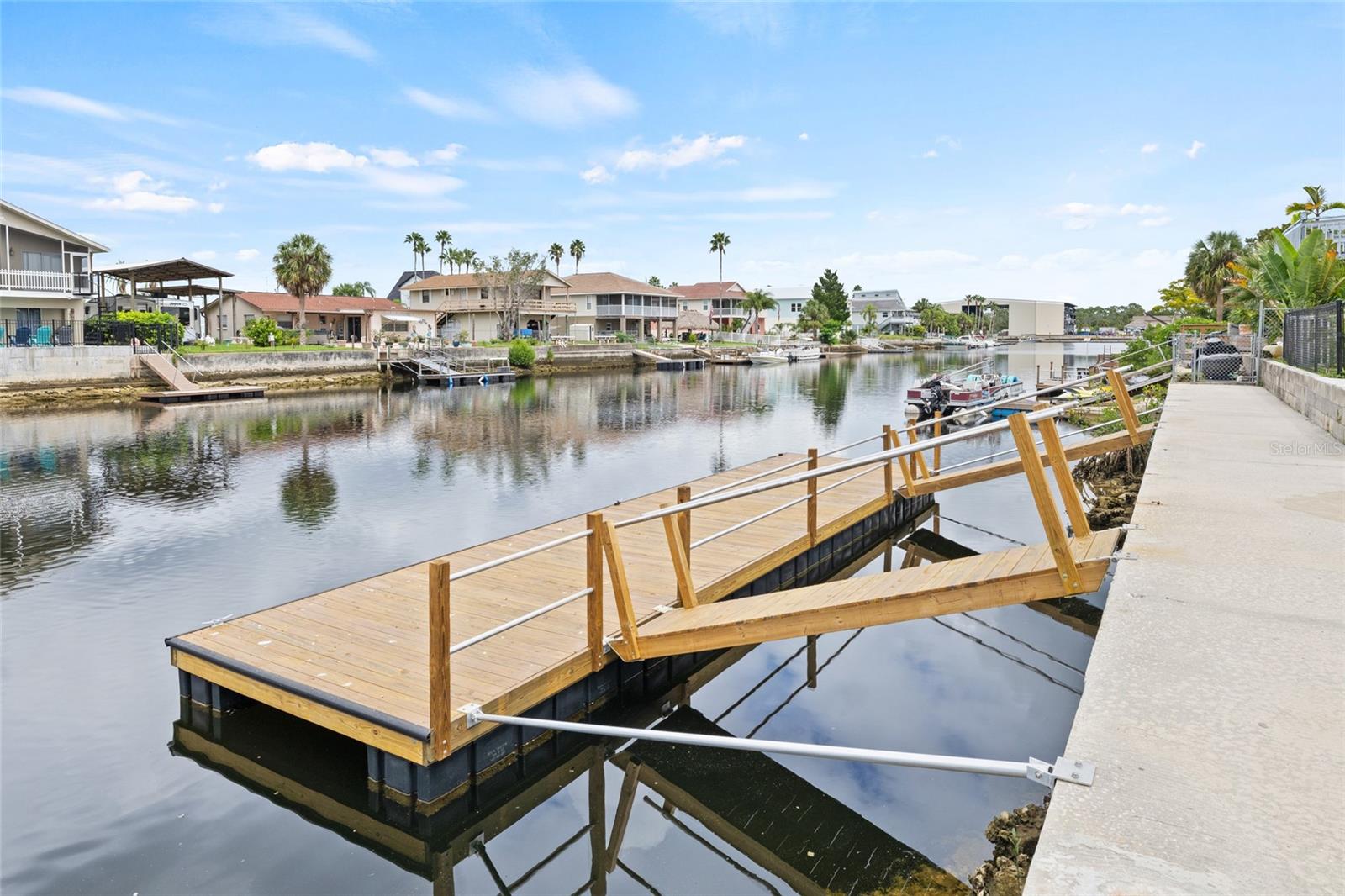 Kneewall, Seawall and 10 x 40 Floating Dock