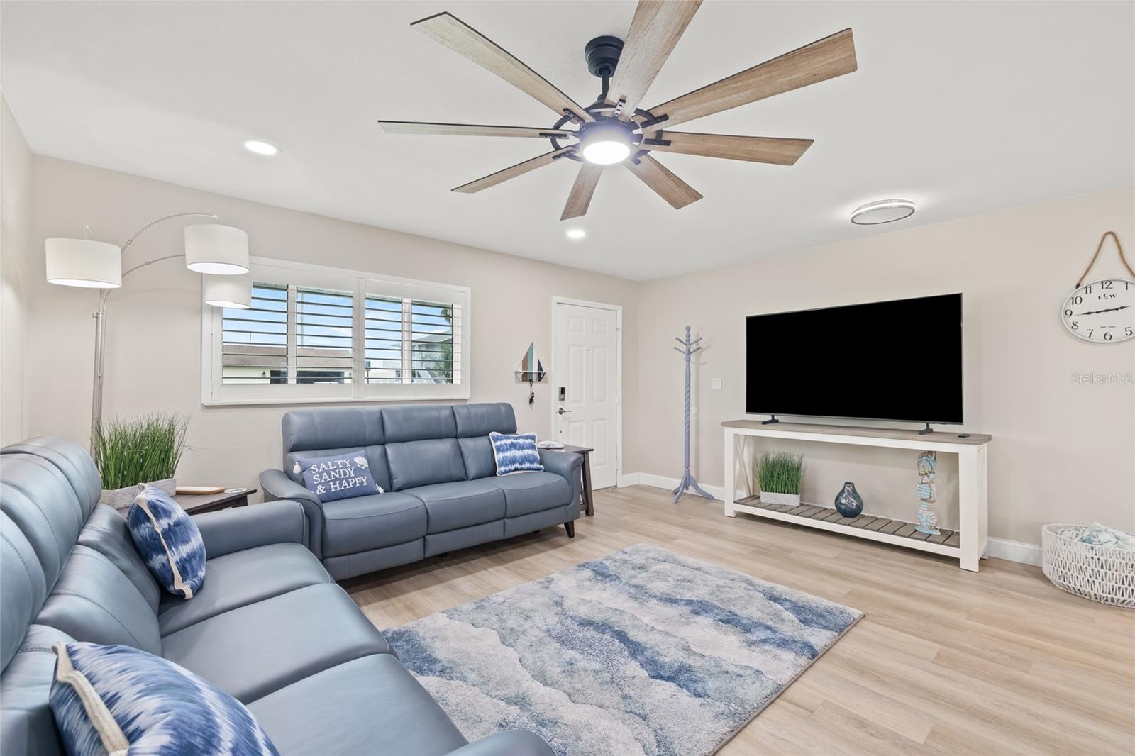 Front Door Entry Way Into Main Living Room