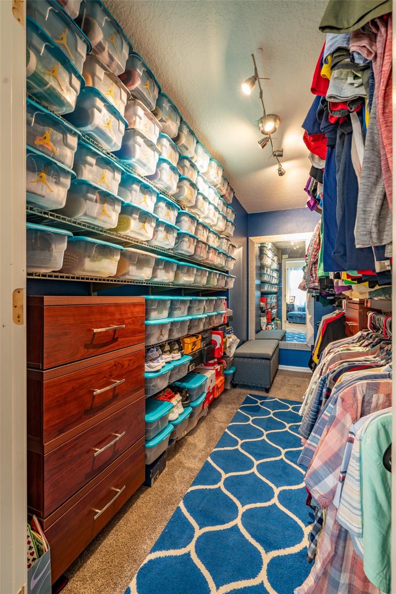 WOW, LOOK AT THIS PRIMARY WALK IN CLOSET