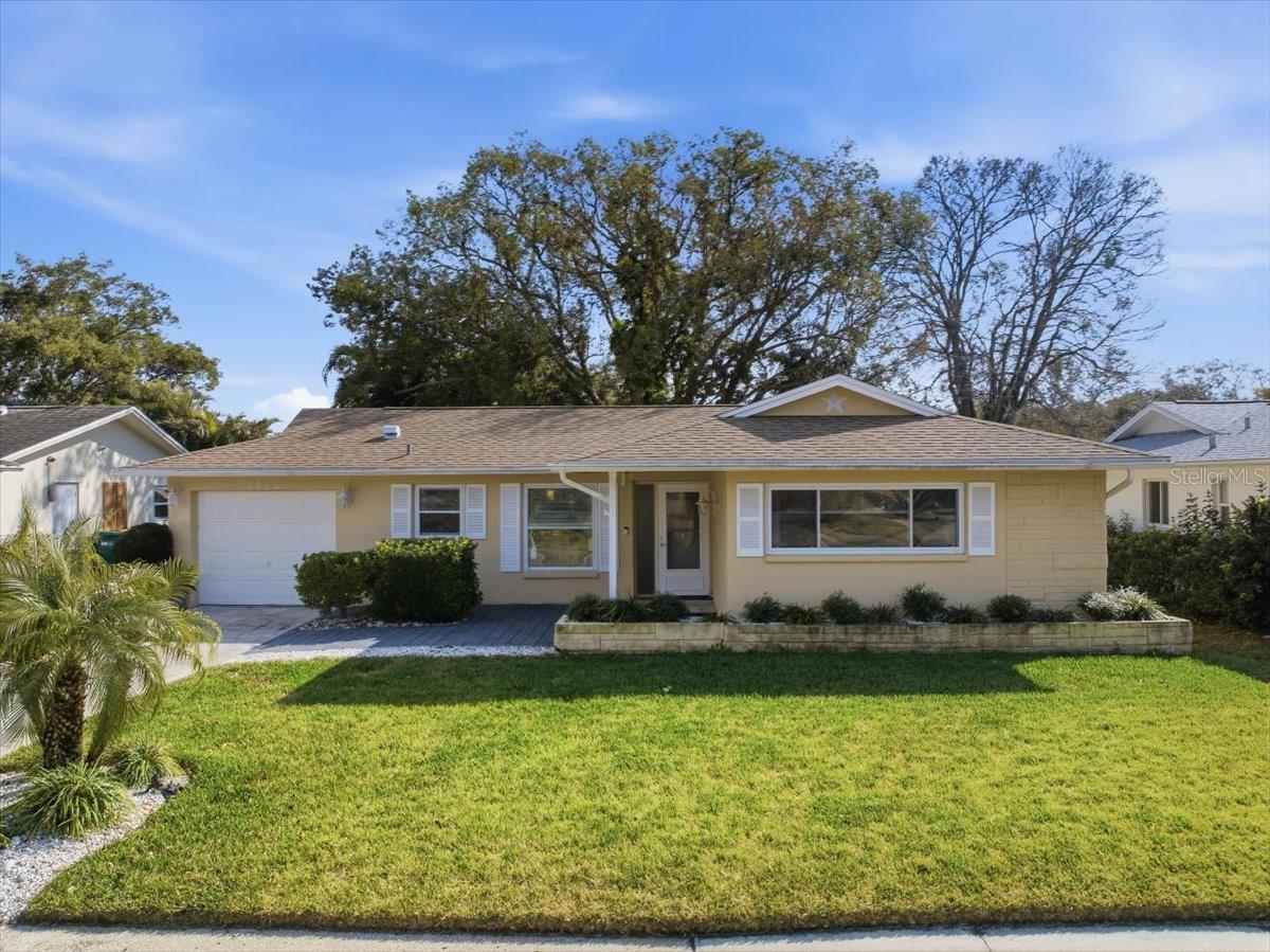 Welcome to 2954 Curling Ct in Highland Lakes, Palm Harbor’s premier 55+ golf course community.