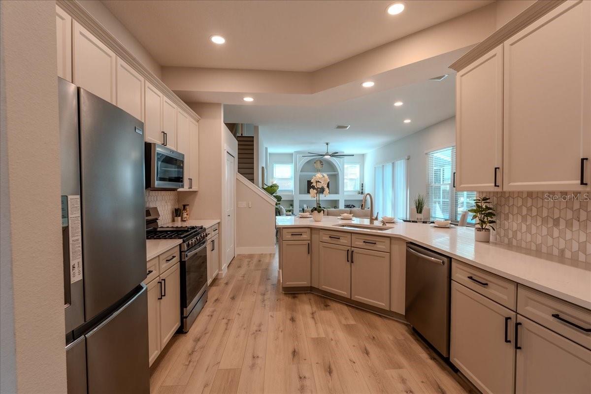 Updated Kitchen with New Appliances & Quartz Countertops