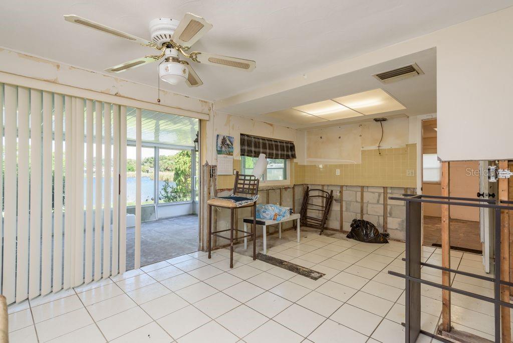 Kitchen & Dining Area