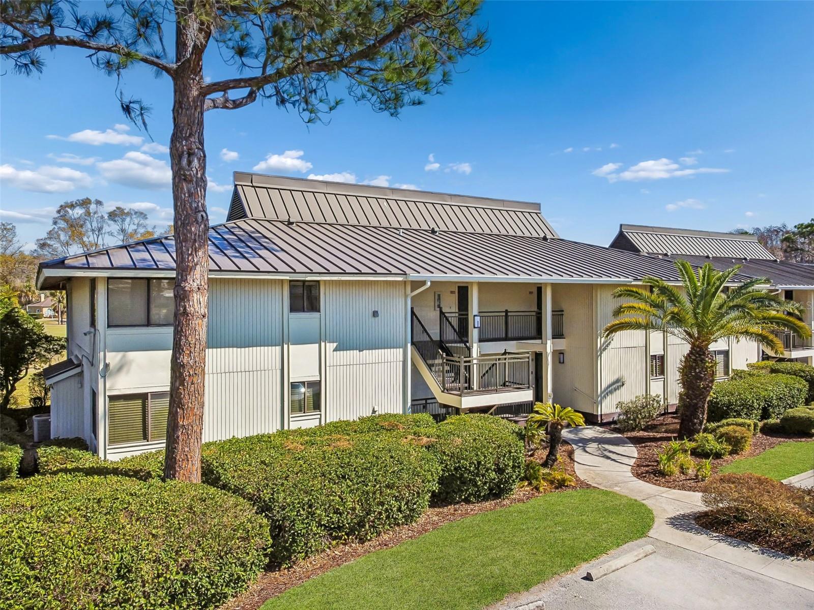 Second-floor privacy in the heart of Saddlebrook