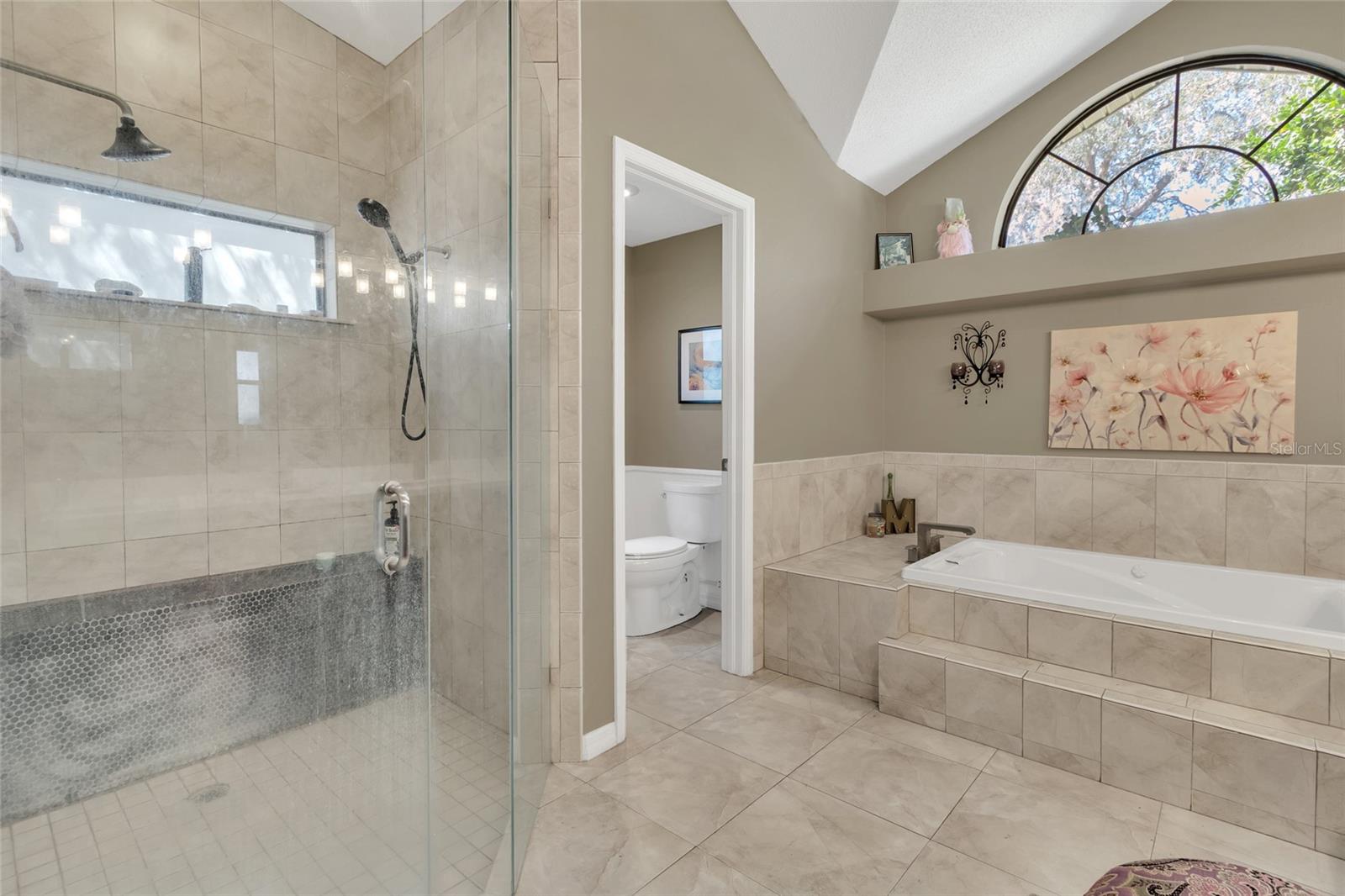 separate throne room