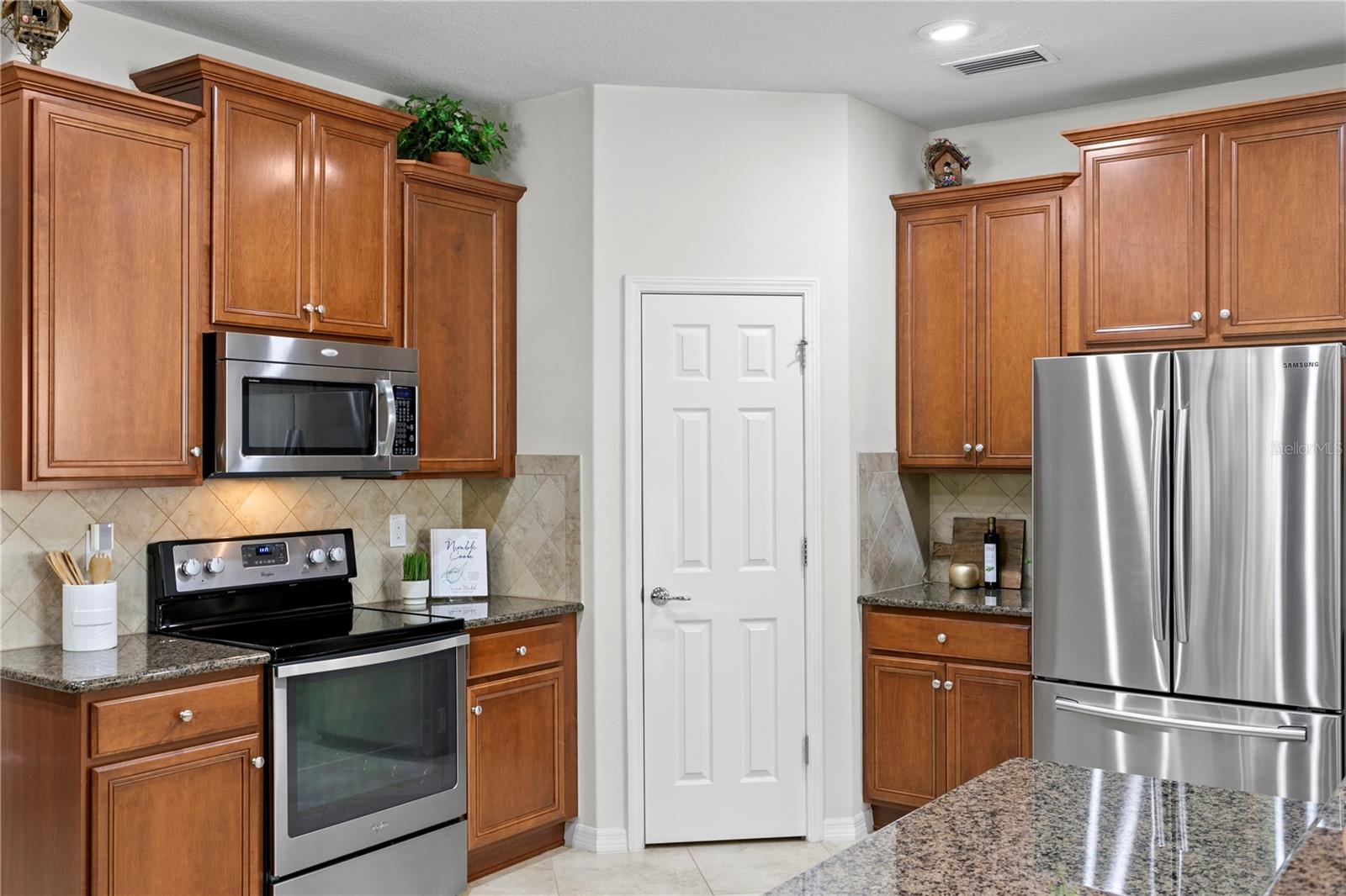 Kitchen features walk-in pantry and granite counters